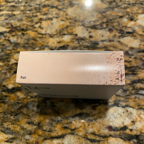 It Cosmetics Celebration Foundation (Fair) - Picture 4 of 9